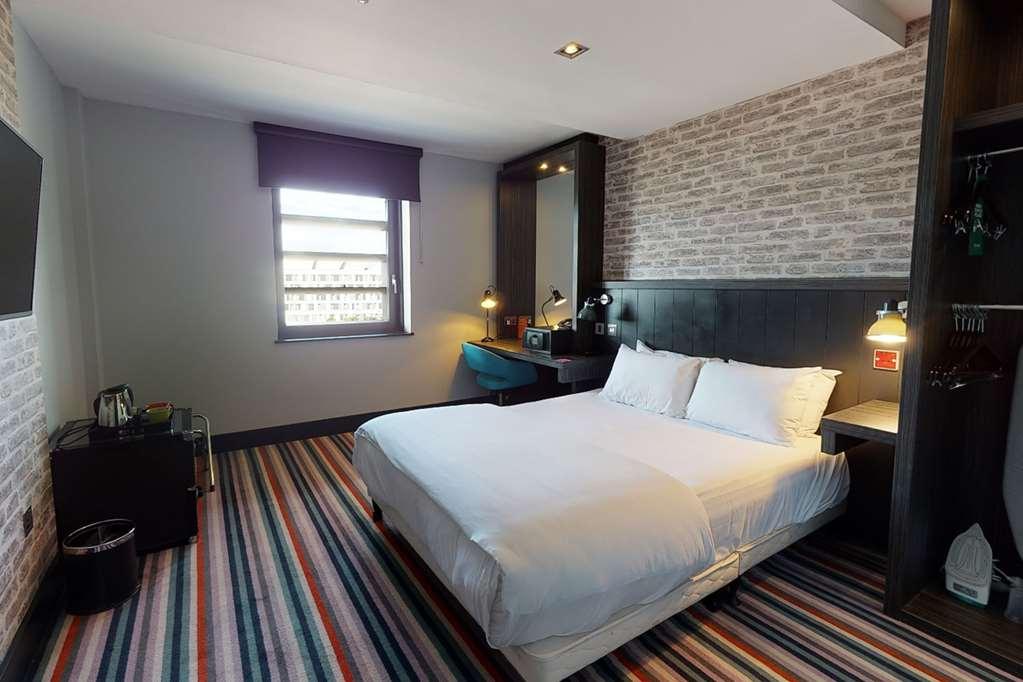 Village Hotel EDI Room photo