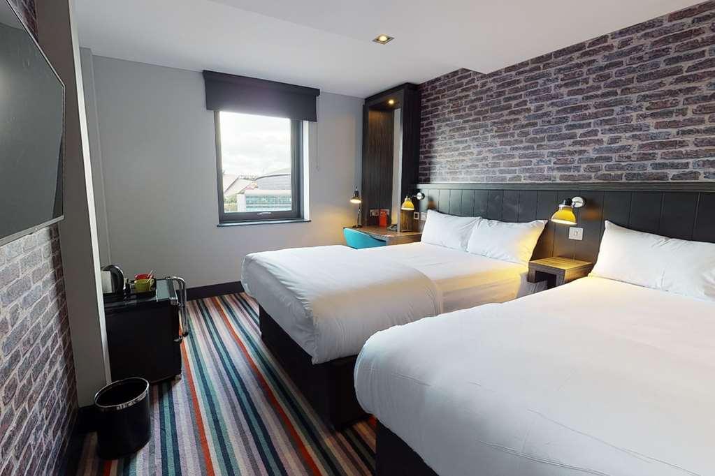 Village Hotel EDI Room photo